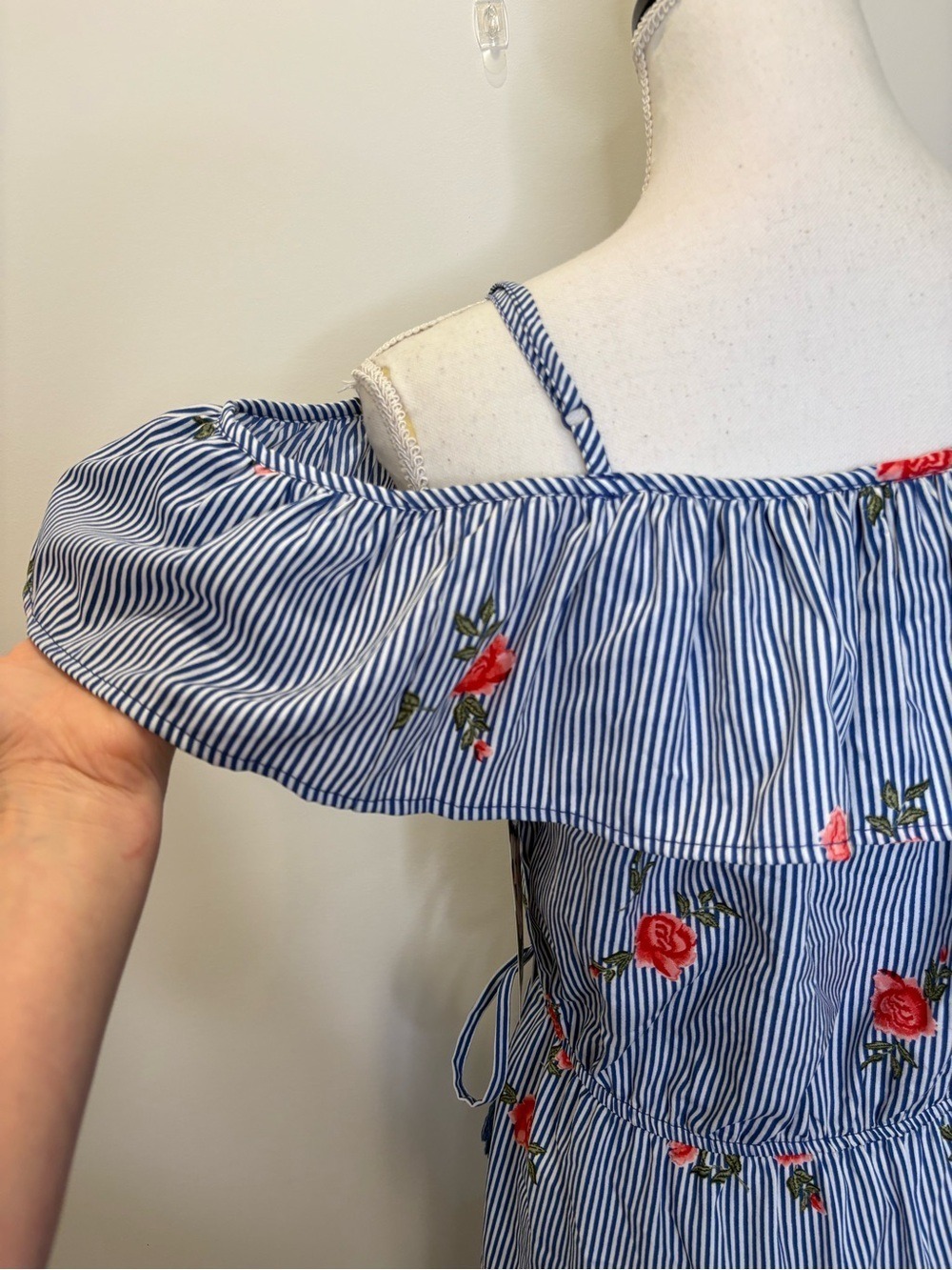 Hint of Blush Blue White Stripe Floral Cold Shoulder Ruffle Dress Size Large NWT - Picture 5 of 11
